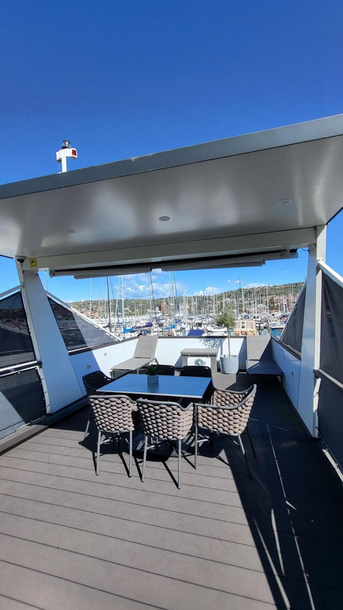 Floating House - Marina Pearl Apartment ปอร์โตรอซ ภายนอก รูปภาพ