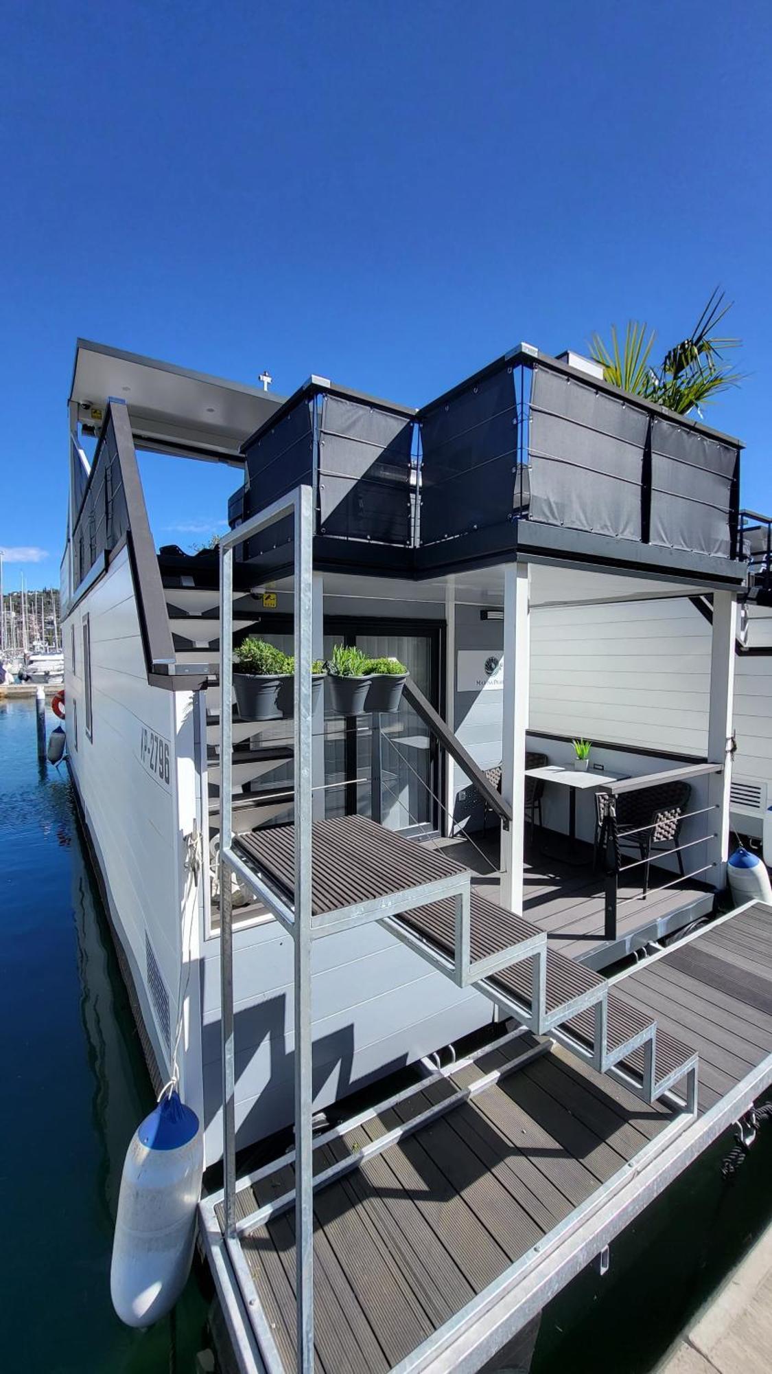 Floating House - Marina Pearl Apartment ปอร์โตรอซ ภายนอก รูปภาพ