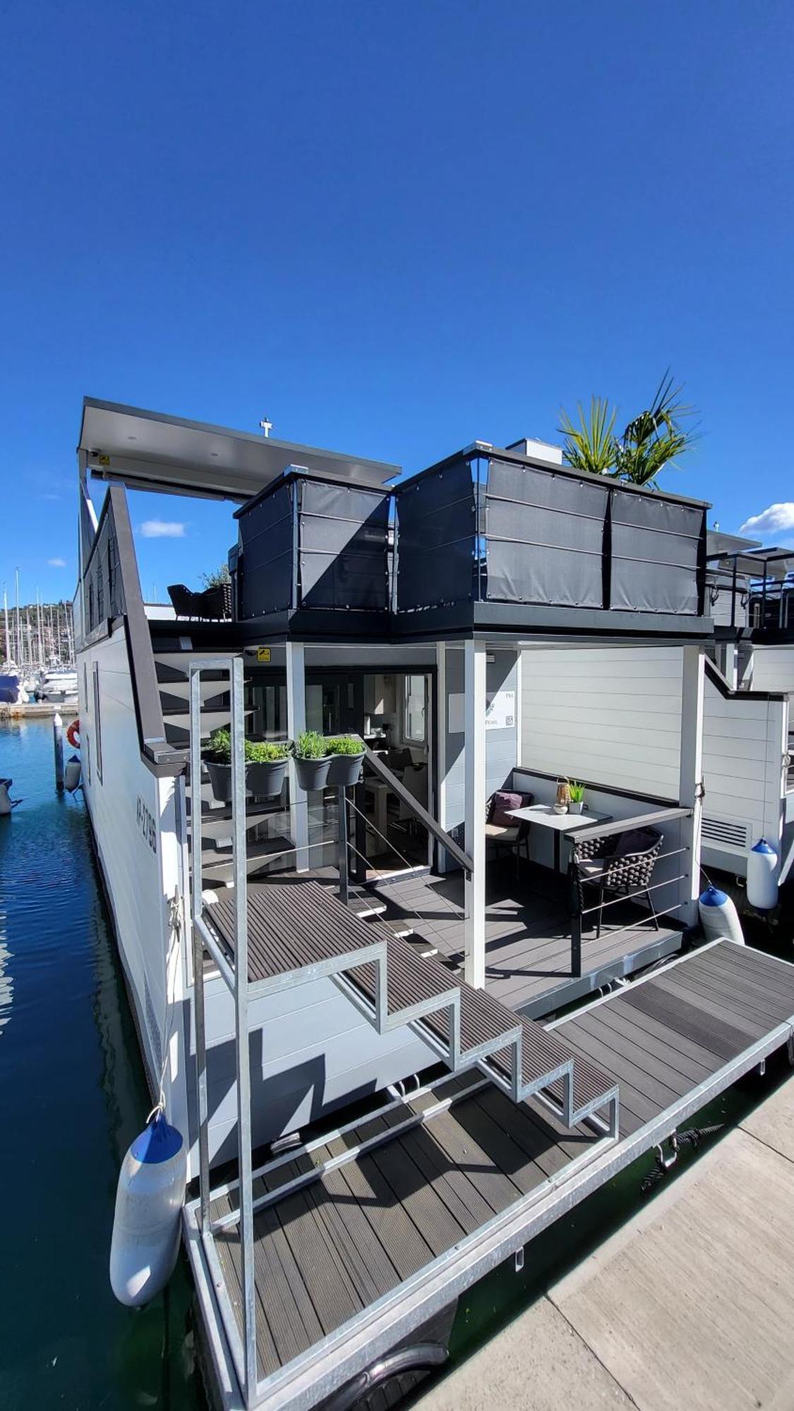 Floating House - Marina Pearl Apartment ปอร์โตรอซ ภายนอก รูปภาพ